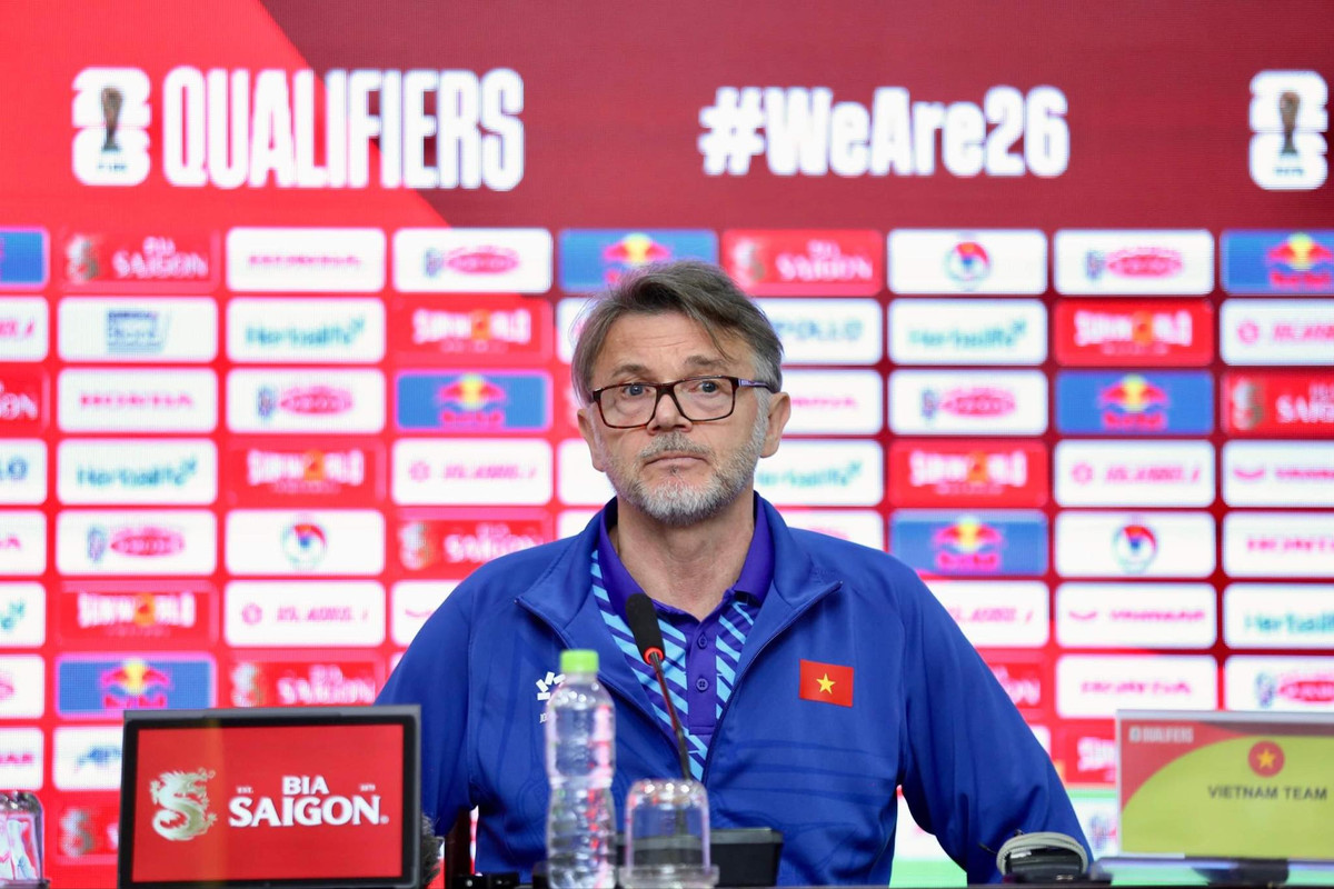 Tuyen Viet Nam tai dau Indonesia: HLV Troussier tiet lo trang thai cau thu