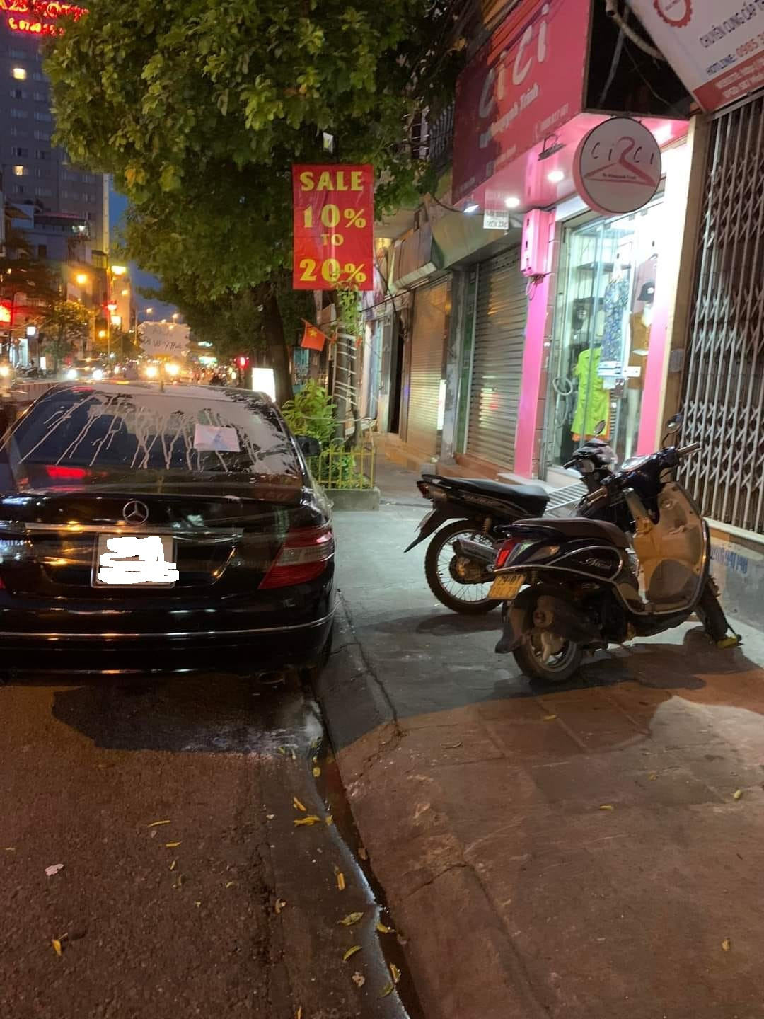 Đoạn clip trừng phạt màn đỗ xe không đúng quy định khi sau khi chia sẻ đã nhanh chóng thu hút hàng chục ngàn lượt xem và bình luận trên mạng xã hội.