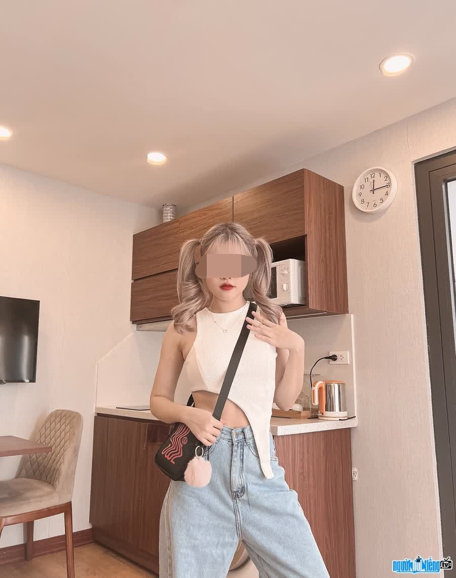 Bài đăng gần nhất trên kênh của B.B.D cũng đã cách nay 10 ngày. Cô nàng vẫn khóa tính năng bình luận để hạn chế comment tiêu cực. Các nền tảng mạng xã hội khác đều được cài đặt riêng tư.