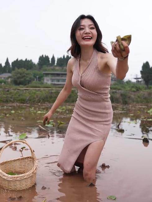 Tang Xiaoyu là một cô gái Trung Quốc rất nổi tiếng ở xứ sở tỷ dân. Tuy nhiên, sự nổi tiếng của cô lại đi kèm với tai tiếng bởi, các clip cô đăng tải đều khiến cư dân mạng ngao ngán.