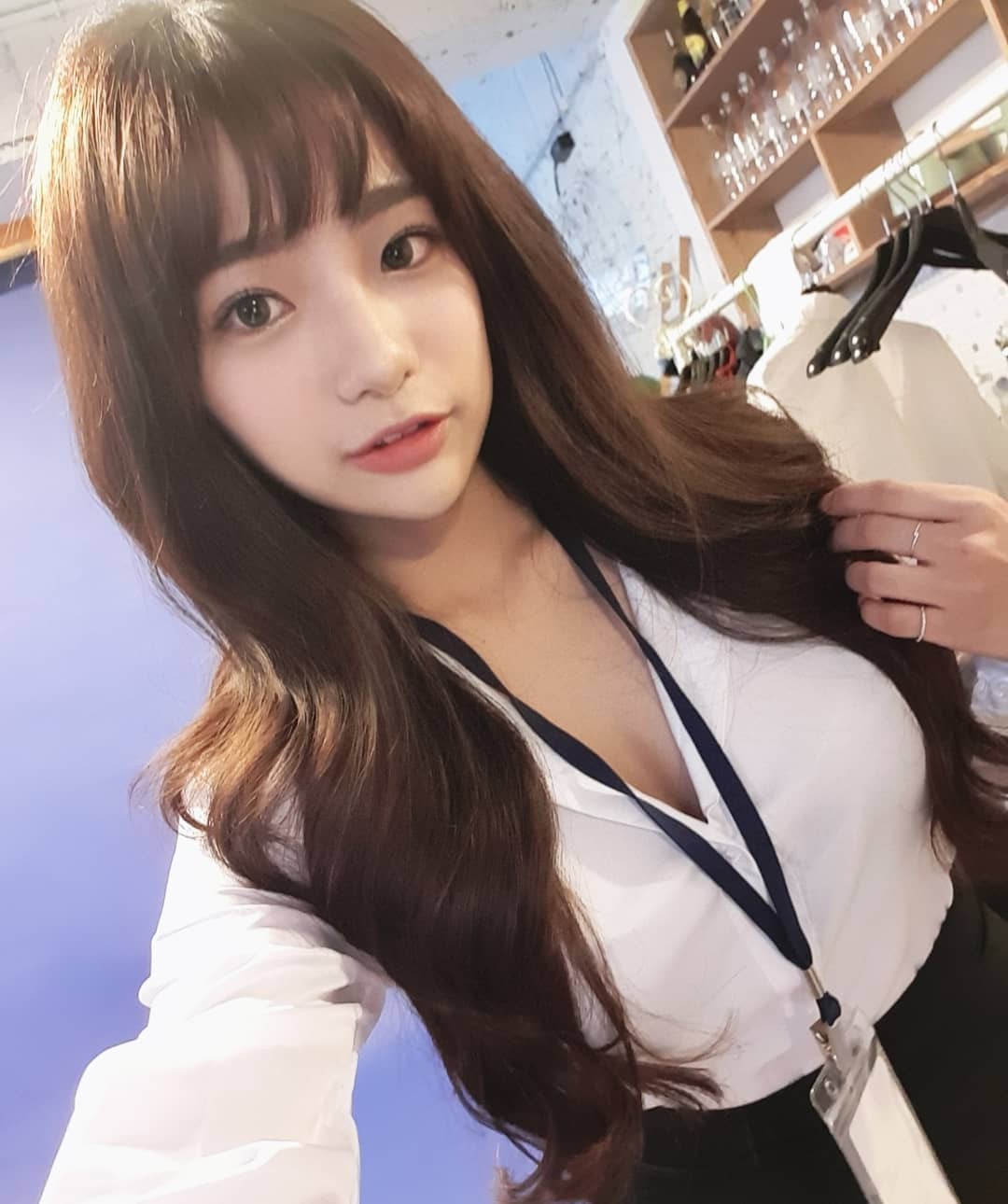 Với cá tính táo bạo của mình, không ít lần cô nàng Berry đã đưa trí tưởng tượng của các fan hâm mộ bay xa. Điển hình như lần trước, cô nàng chia sẻ đang cảm thấy đau đầu với vấn đề thuế thu nhập, sau đó hài hước hỏi các fan