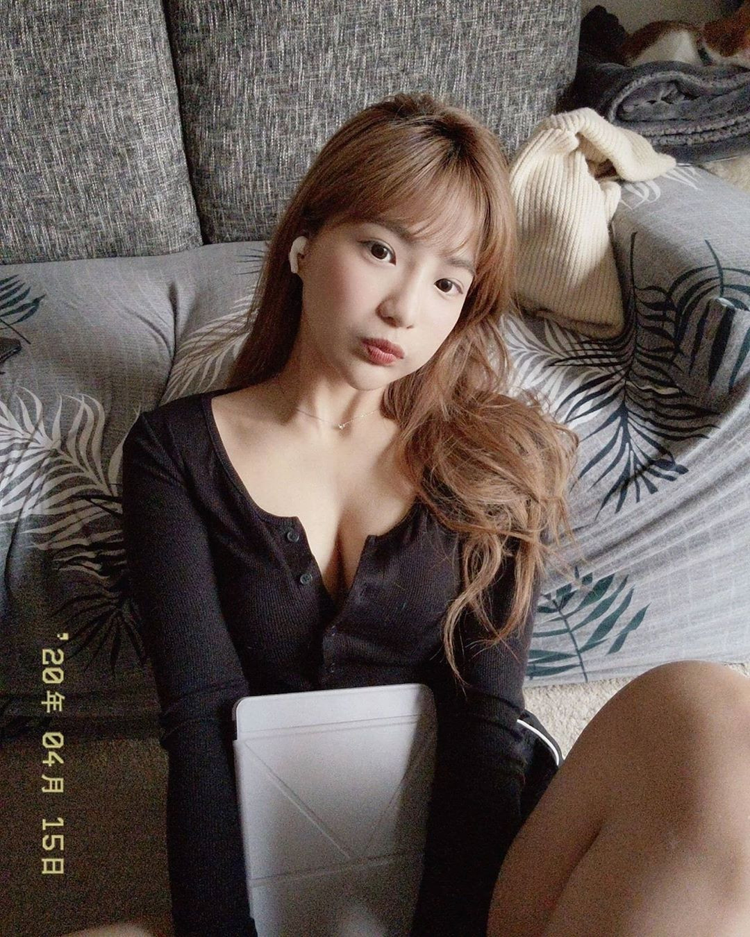 Cụ thể, trong phiên livestream mới nhất, không hiểu do quá ngẫu hứng hay vui vẻ mà Berry bất ngờ "bẻ lái", từ chỗ tâm sự về công việc, cuộc sống với fan sang bàn luận về người chồng tương lai trong mơ mà nữ streamer vòng 1 khủng ước ao.