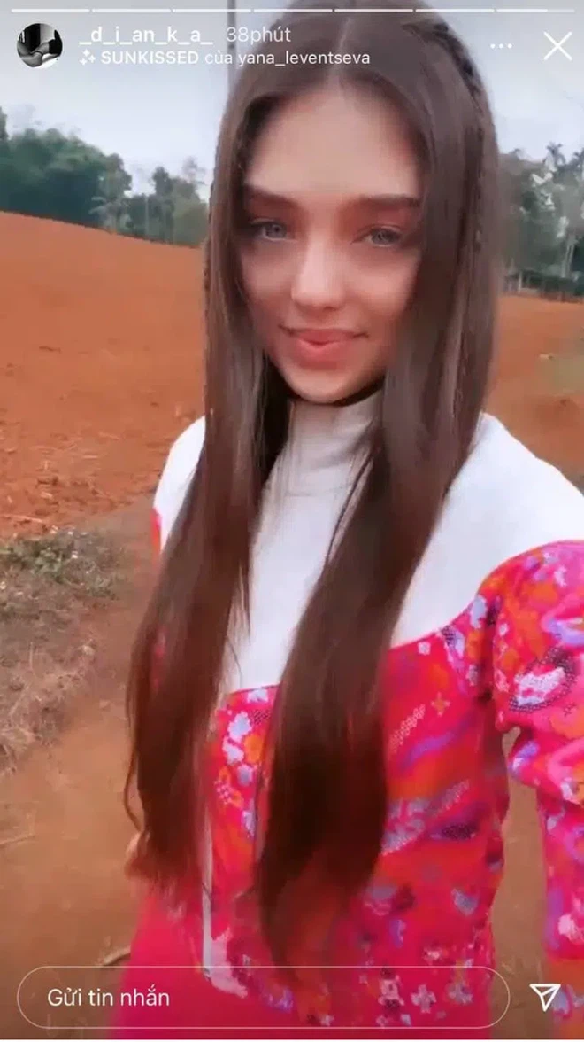 Ở phần bình luận, Dũng gôn liền thả nhẹ một chiếc bình luận: "Ô thật á" thì nhận được câu trả lời cực dễ thương của bạn gái: "Dạ".