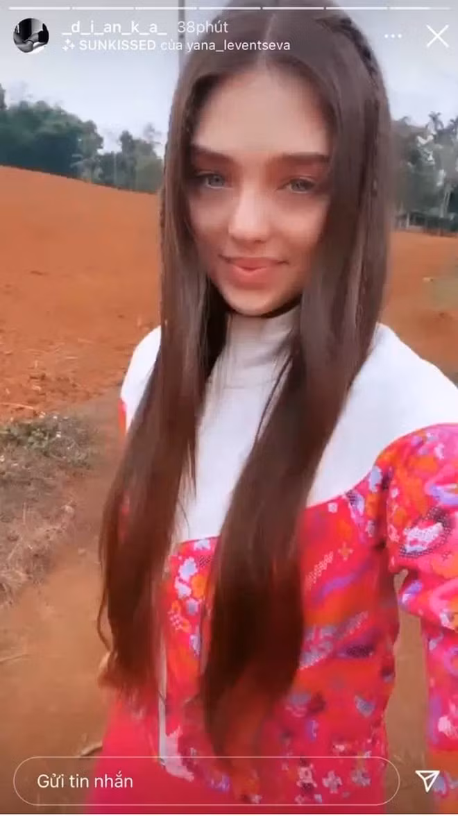 Ở phần bình luận, Dũng gôn liền thả nhẹ một chiếc bình luận: "Ô thật á" thì nhận được câu trả lời cực dễ thương của bạn gái: "Dạ".