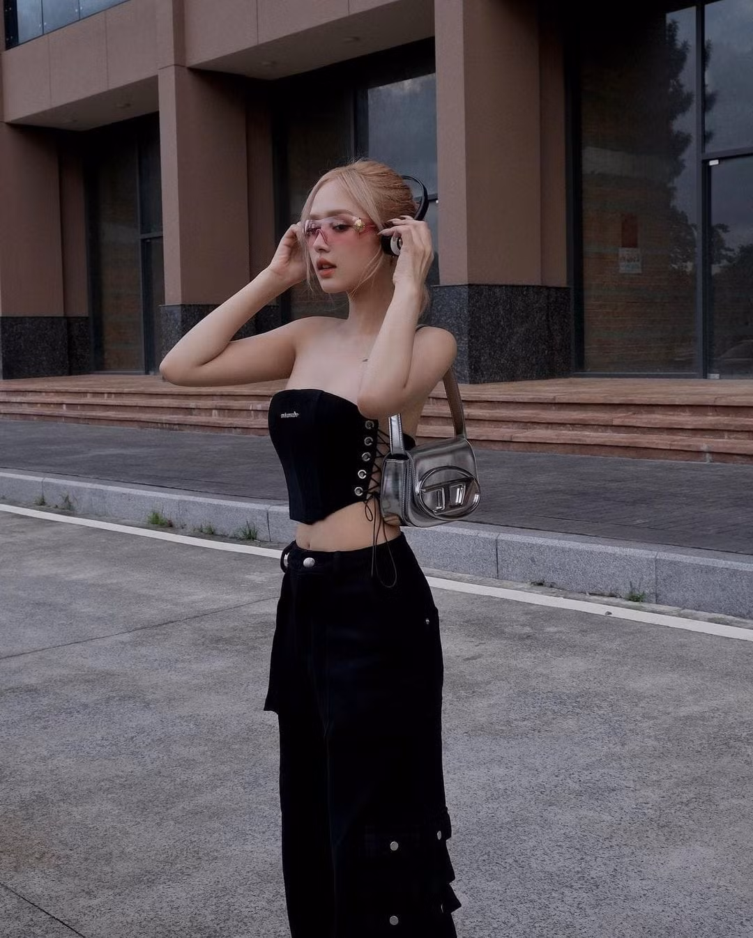 Với gương mặt thanh tú cùng nhiều nét được đánh giá giống "con lai", Xoài Non nhận được sự chú ý lớn từ netizen.