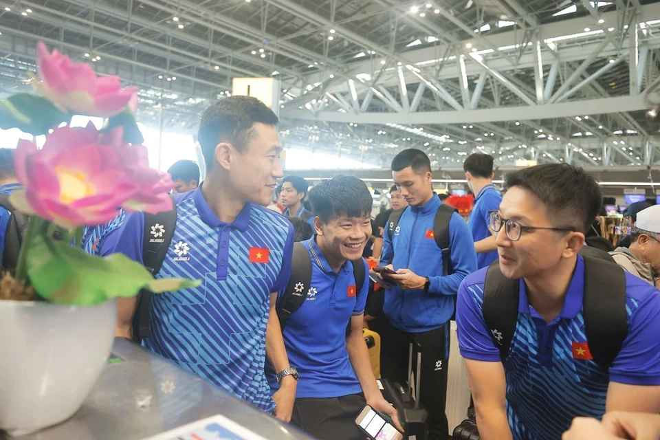 Ngay khi rời sân bay, đội tuyển sẽ di chuyển về trung tâm Hà Nội bằng xe buýt hai tầng. Đây là hình thức chào mừng đặc biệt, thường dành cho những sự kiện vinh quang lớn của thể thao Việt Nam.