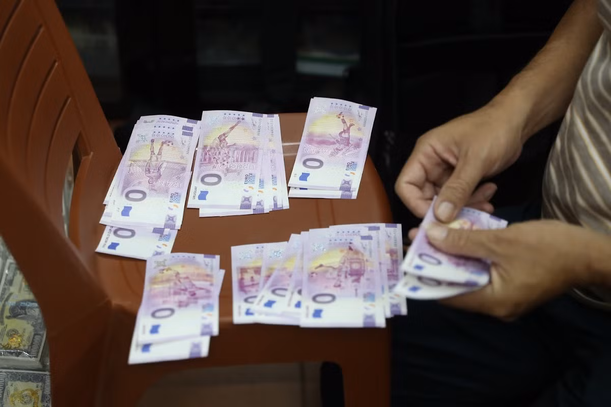 Những tờ tiền lưu niệm của World Cup 2022 chính thức có mặt tại Việt Nam.