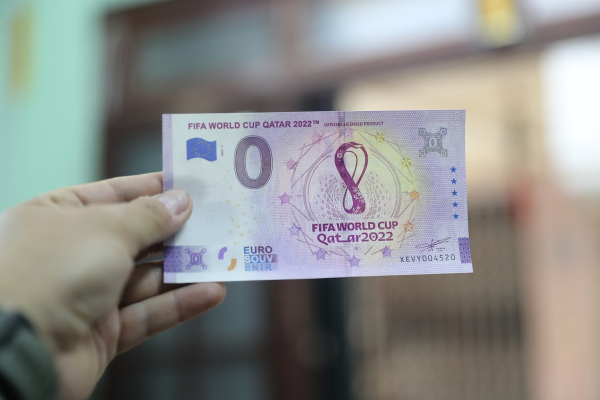 Bộ sưu tập tiền lưu niệm Euro 0 đồng này có giá dao động từ 6,5 triệu đồng đến 10 triệu đồng/bộ. Còn nếu mua lẻ từng tờ có giá dao động khoảng 250 nghìn đồng đến 300 nghìn đồng/tờ.