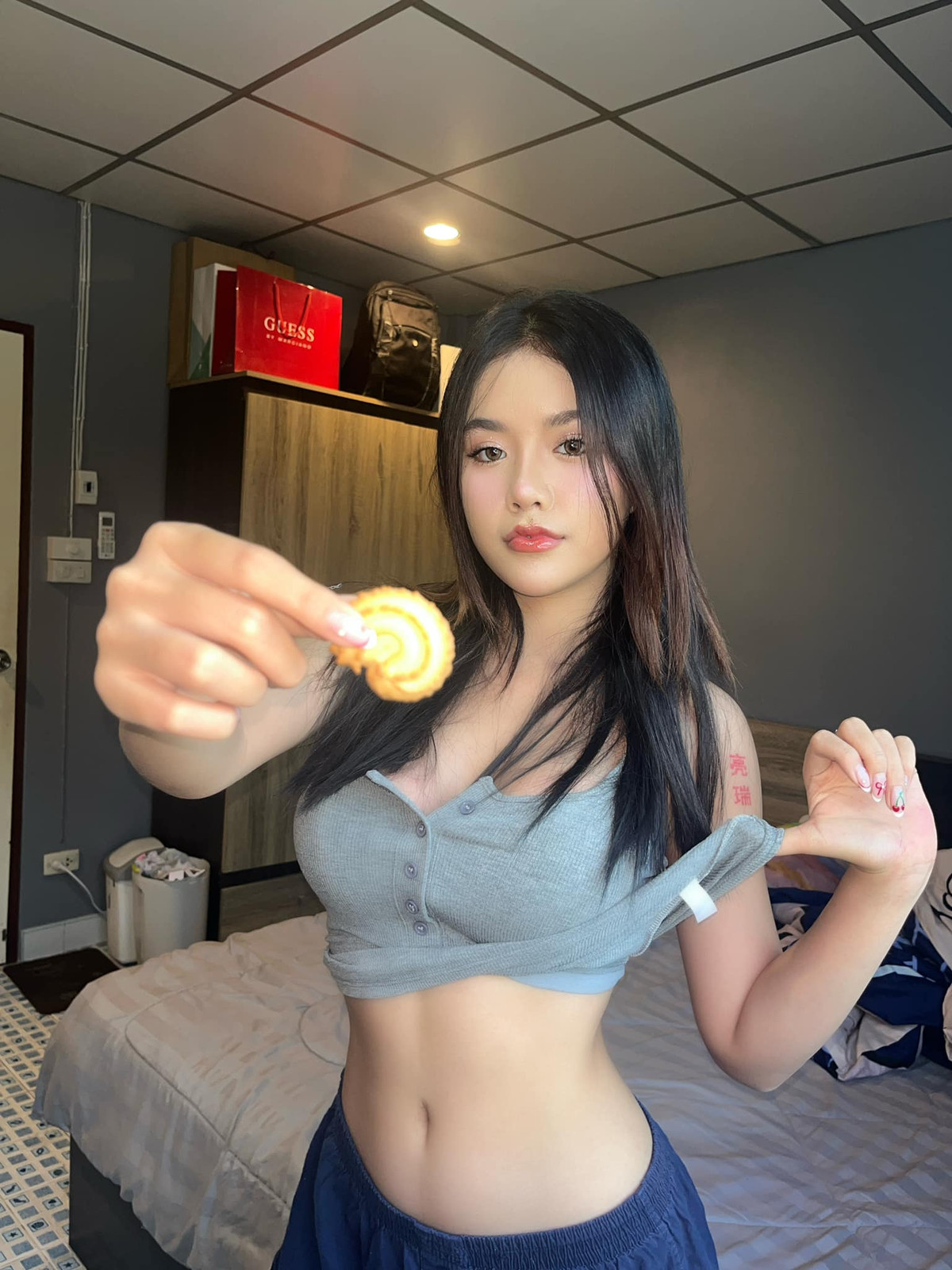 Mỗi khoảnh khắc tạo dáng của Kawinthip khiến nhiều người khó rời mắt.