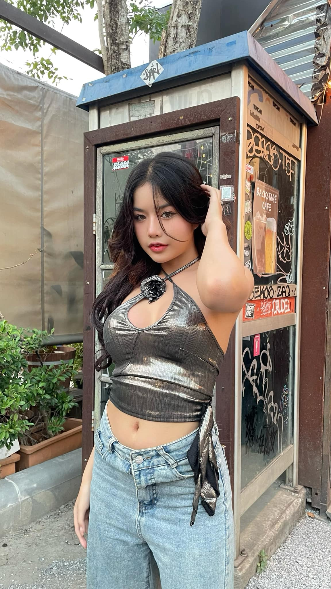 Kawinthip đang làm người mẫu tự do.