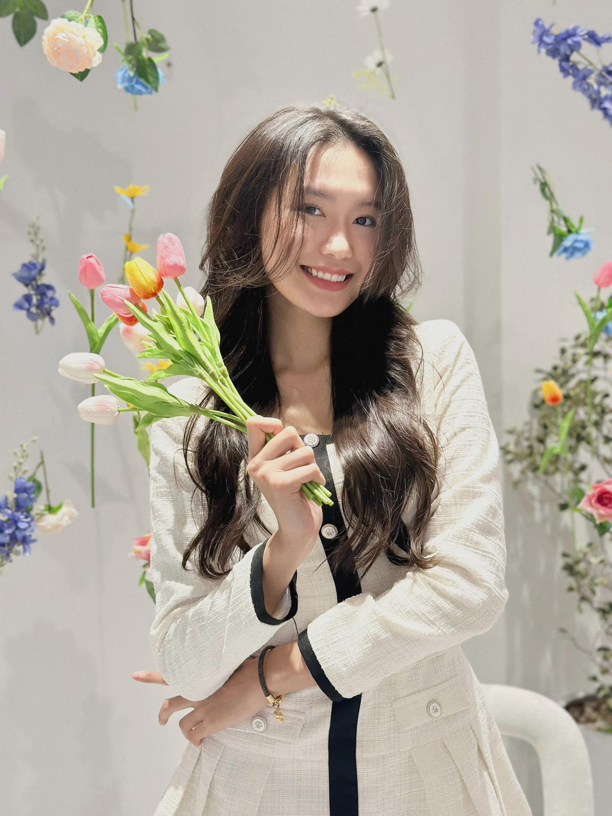 Ngoài ra, Doãn Hải My còn có nhiều tài lẻ như vẽ tranh, chơi đàn, múa, hát,...