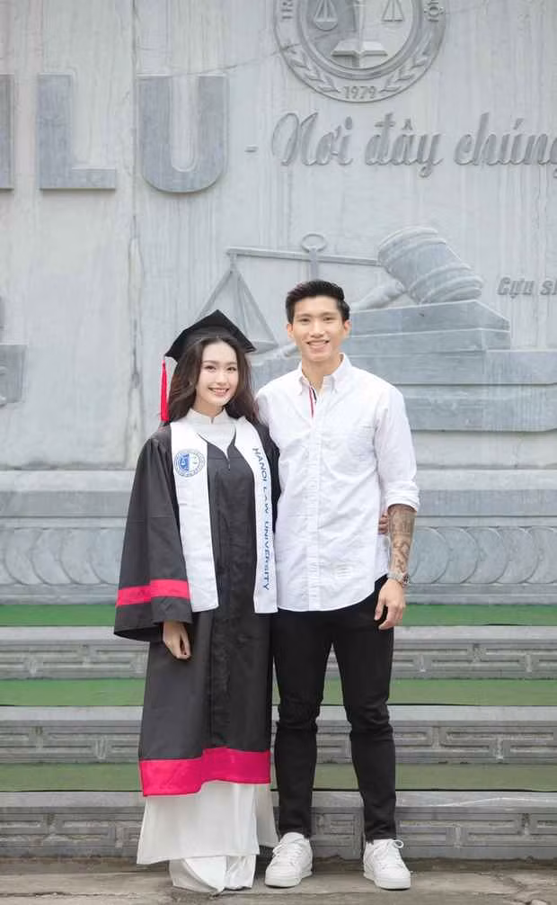 Doãn Hải My sinh năm 2001, từng lọt Top 10 Hoa hậu Việt Nam 2020, đạt danh hiệu Người đẹp tài năng.