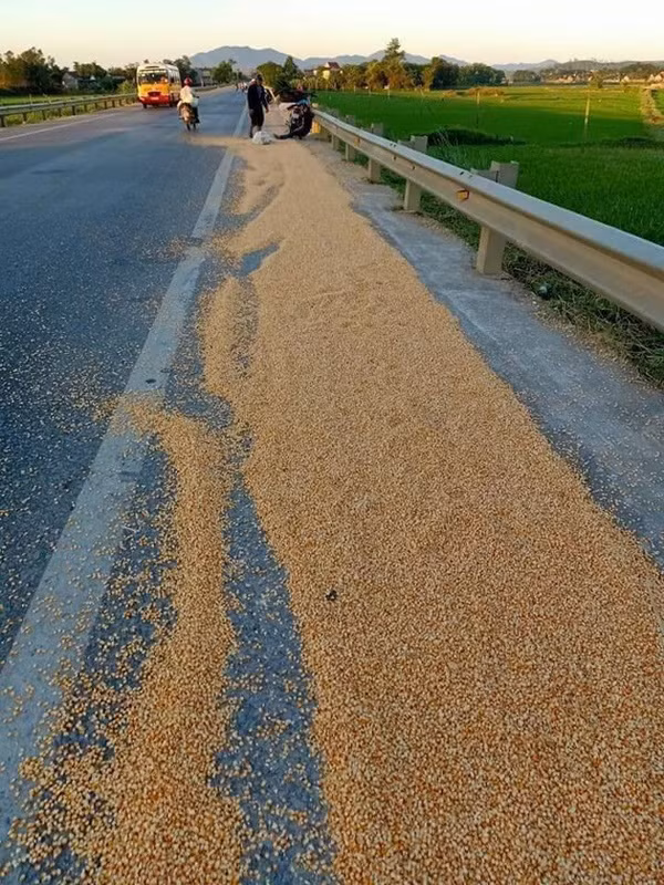 Trái lại, trong suy nghĩ của một số cá nhân việc phơi thóc như vậy là điều bình thường ở các vùng nông thôn. Họ cho rằng vài tấn, vài tạ thóc thì phơi ở quốc lộ, đường lớn thì mới nhanh khô, mà cũng chỉ dăm ba ngày nên cũng chẳng ảnh hưởng gì nhiều.