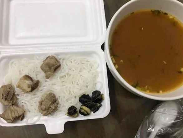 Bát bún ốc cực lạ...