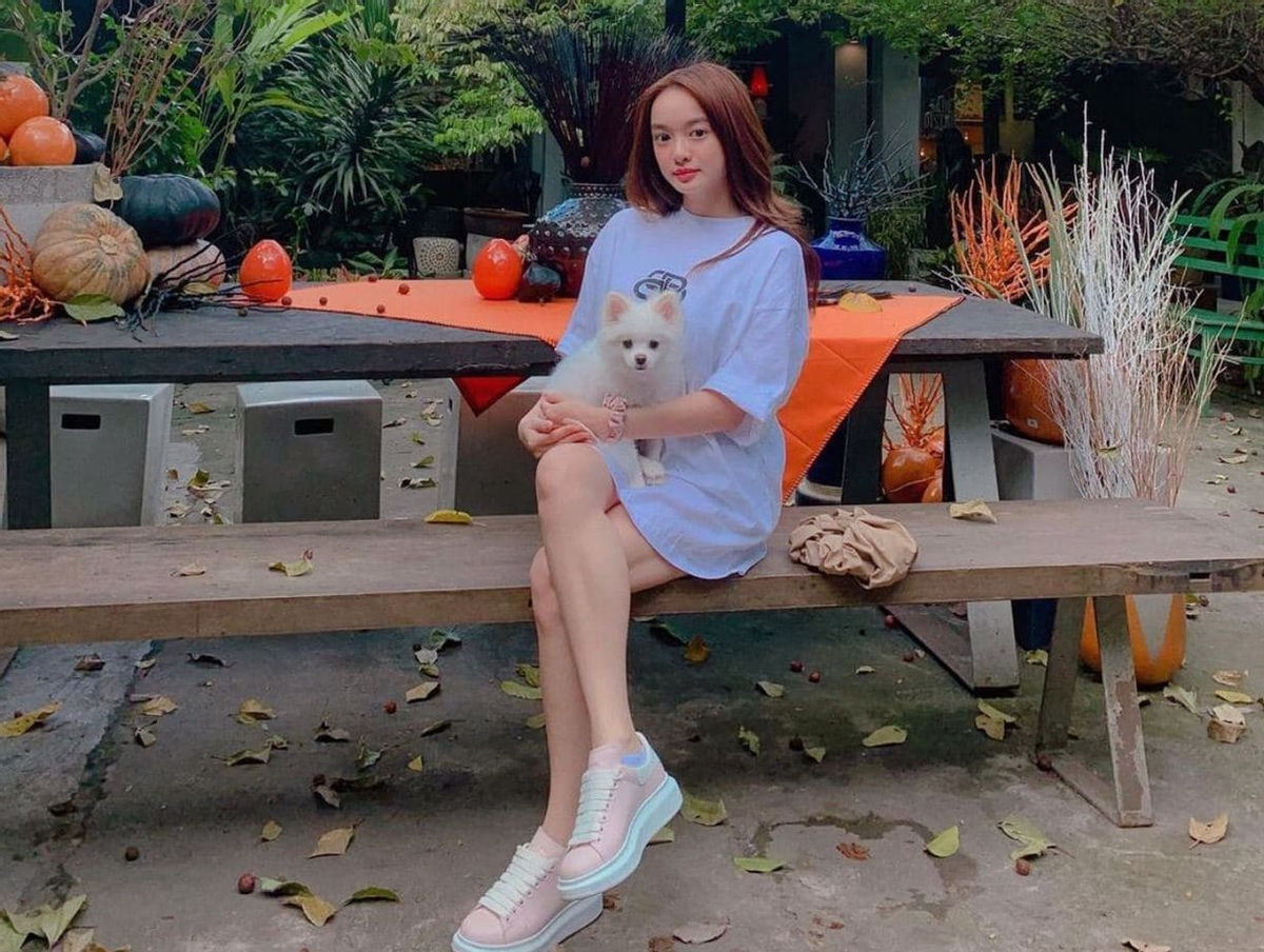 Kaity ưa thích diện trang phục có kích thước rộng rãi để mang lại sự thoải mái