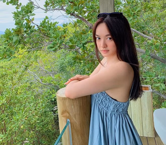 Những thiết kế xòe bồng làm người nhìn phân tán thị giác vào phần thân dưới, giúp bờ vai của mỹ nhân nhỏ hơn trông thấy