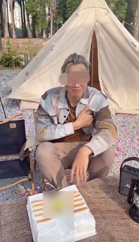 Giữa thời điểm nóng, mới đây xuất hiện một tài khoản được cho là của anh chồng có chia sẻ gây chú ý trên Facebook. Theo đó, C. lên một status giải thích về chuyện chu cấp cho con gái 3 triệu/ tháng sau khi ly hôn vợ.