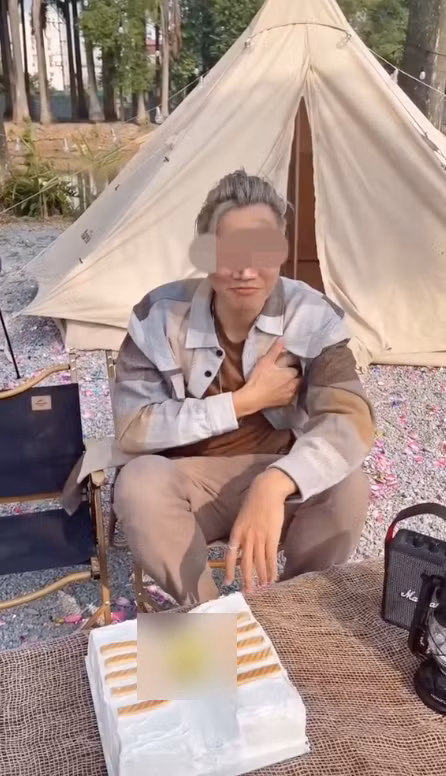 Giữa thời điểm nóng, mới đây xuất hiện một tài khoản được cho là của anh chồng có chia sẻ gây chú ý trên Facebook. Theo đó, C. lên một status giải thích về chuyện chu cấp cho con gái 3 triệu/ tháng sau khi ly hôn vợ.