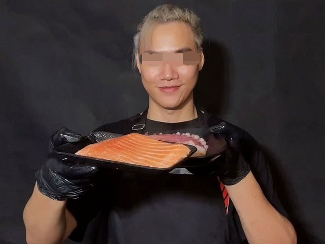 Theo đó, Gia Thị Linh và chồng của H.L thường xuyên thực hiện các clip review sống ảo, du lịch cùng nhau trên kênh TikTok nhưng anh này nói dối vợ là đi công tác. Thậm chí, cô vợ còn phát hiện cả những clip nhạy cảm của cặp đôi.