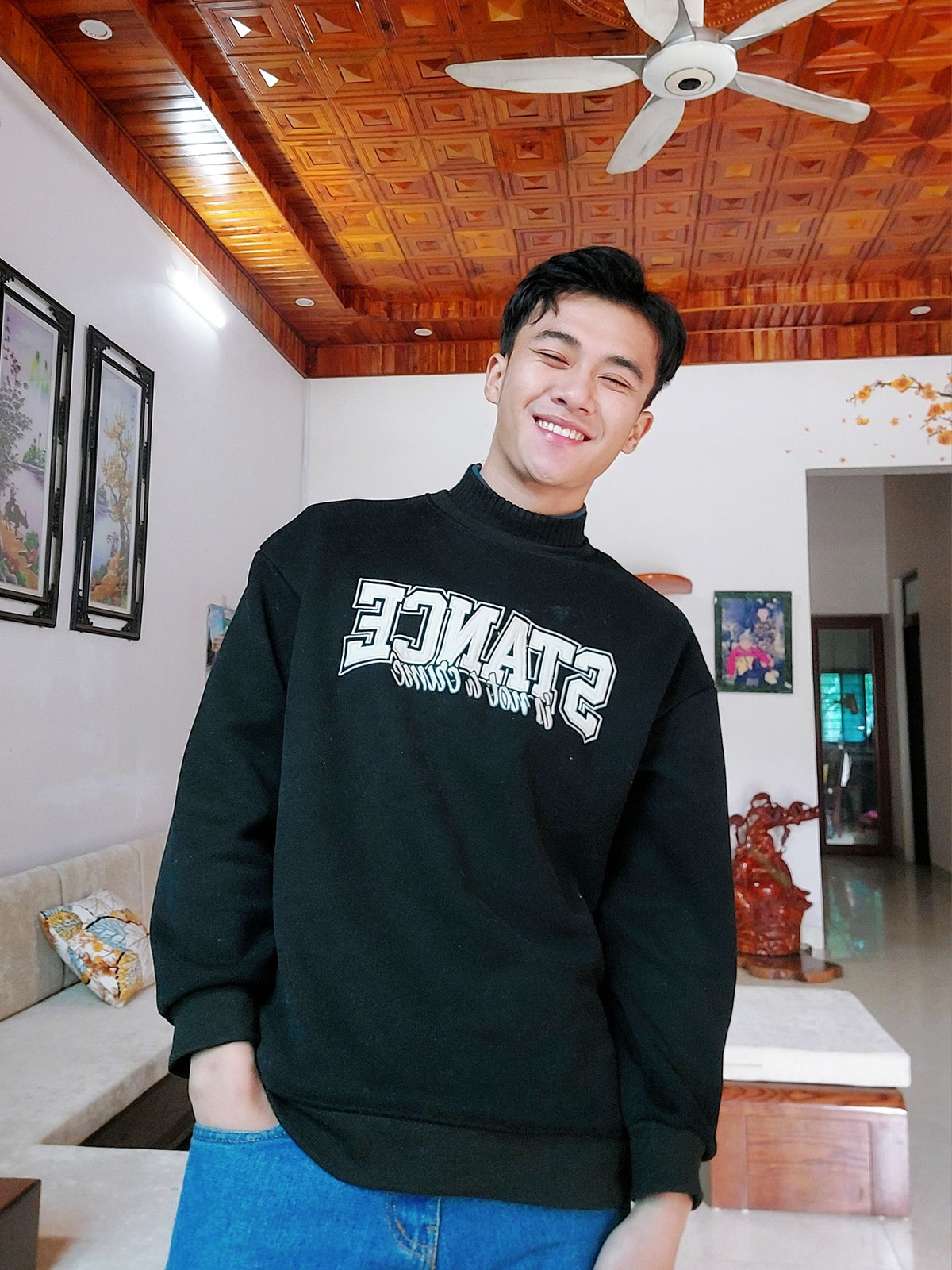 Tiêu chí về người bạn gái của Minh Quang cũng rất đơn giản: “Chỉ cần bạn ấy thấu hiểu cho nghề nghiệp của mình là mình chấm điểm 10 rồi”.