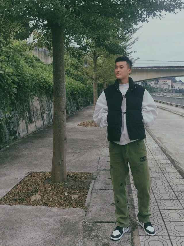 Trong quá trình tập luyện, chuẩn bị cho Lễ diễu binh, mặc dù thời tiết nắng nóng, cường độ huấn luyện cao nhưng Minh Quang cũng như những đồng chí khác xác định quyết tâm cao để hoàn thành nhiệm vụ được giao.