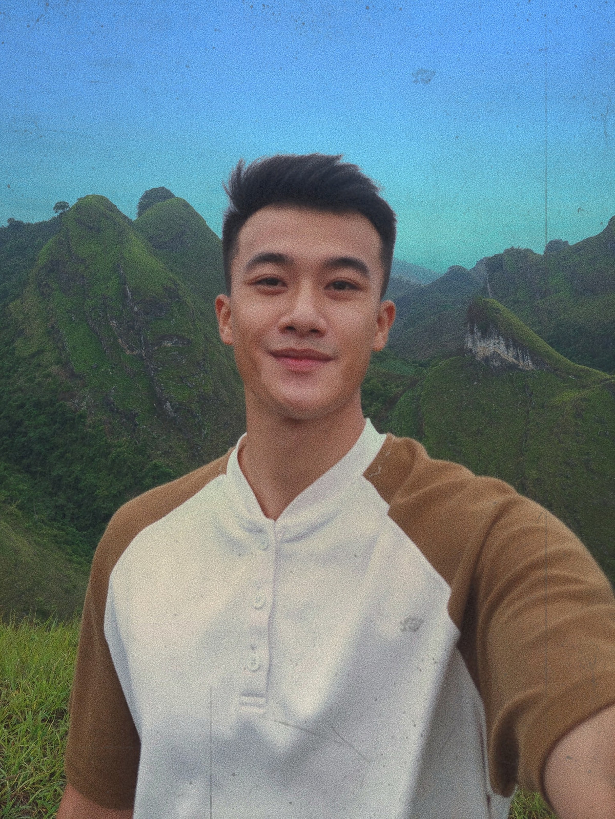 Chàng Trung úy nói thêm hiện anh chưa có bạn gái.