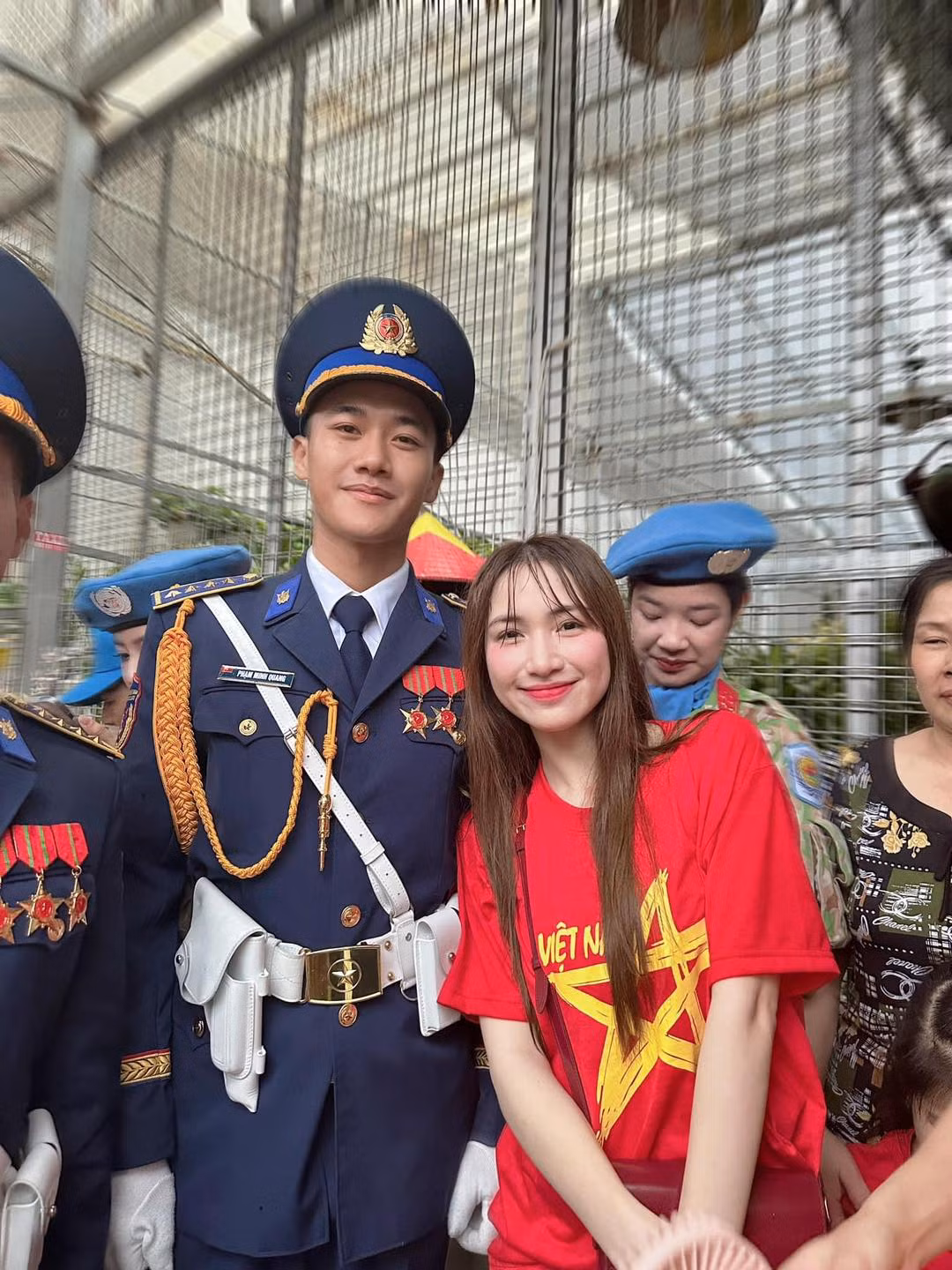 Nam sĩ quan trẻ rất vui và mong rằng mình đã truyền tải được những hình ảnh đẹp của người lính thời bình tới mọi người.