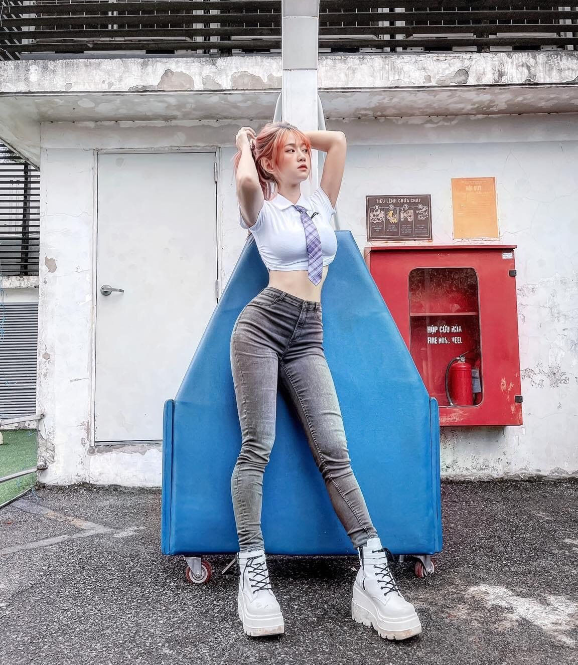 Phản ứng này của Lê Bống khiến những fans của cô nàng cho rằng thông tin lộ clip chỉ là tin đồn thất thiệt, được dựng lên để câu view.