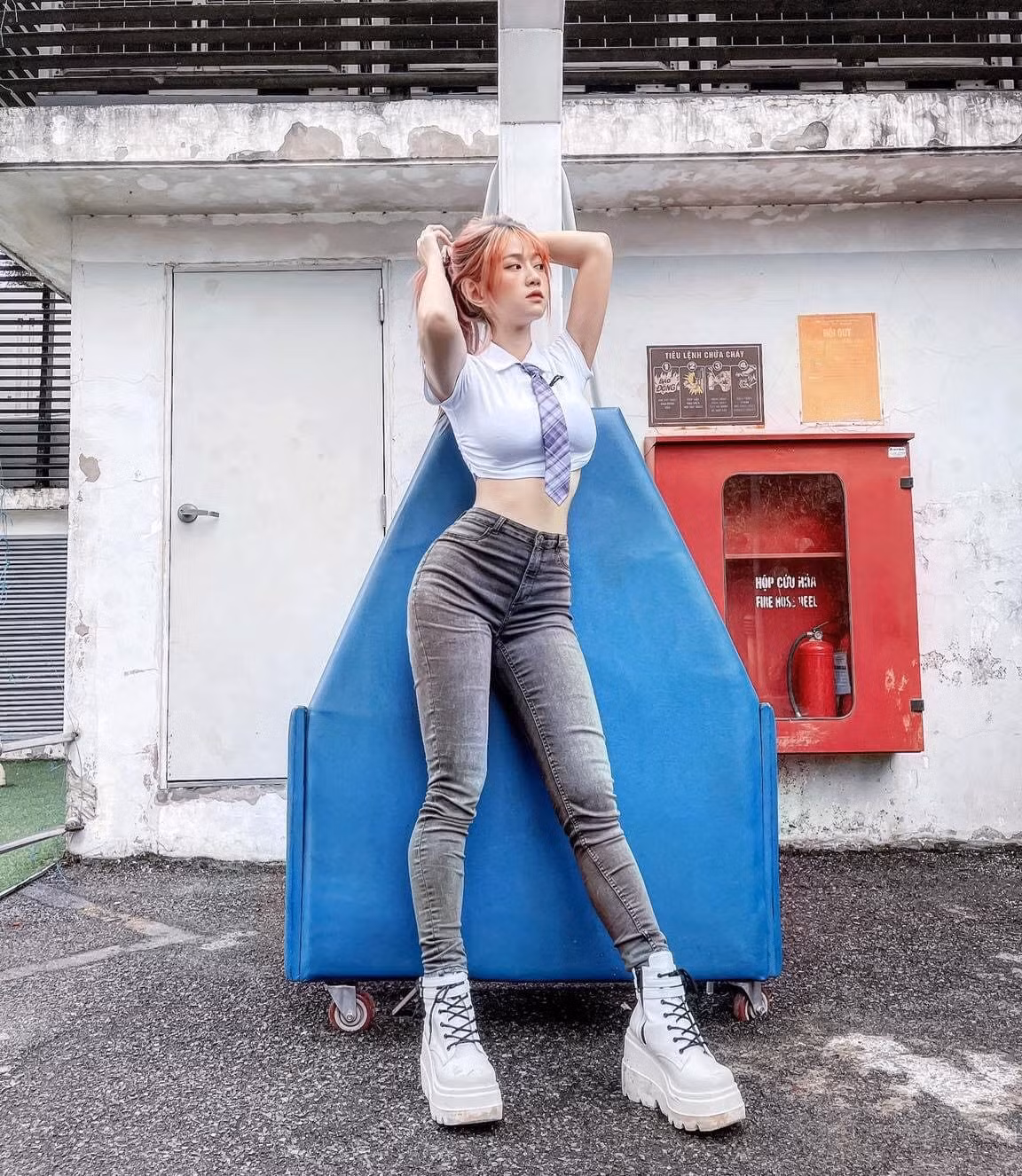 Phản ứng này của Lê Bống khiến những fans của cô nàng cho rằng thông tin lộ clip chỉ là tin đồn thất thiệt, được dựng lên để câu view.