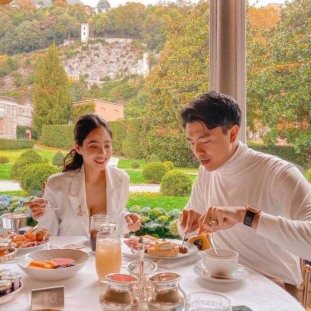 Ai chăm hóng hớt chắc cũng biết vợ chồng ca nương Kiều Anh và thiếu gia Văn Quỳnh - cháu ngoại cố nhà giáo Văn Như Cương giàu cỡ nào.