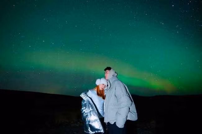 Trên trang cá nhân, hot girl Người Ấy Là Ai khoe loạt ảnh cùng chồng check in nhiều địa điểm nổi tiếng tại Pháp, Iceland,...