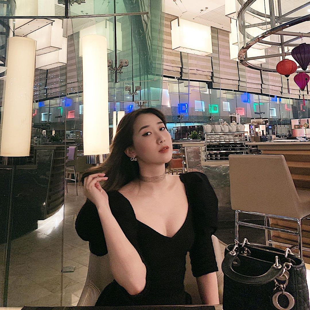 Người đẹp đổi màu tóc sáng, diện đủ phong cách khác nhau.