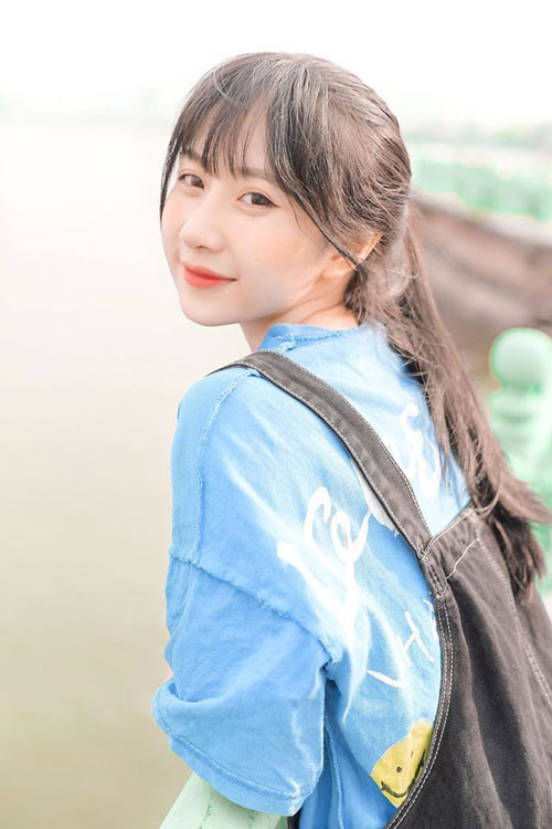 Trang cá nhân của Như Quỳnh thu hút một số lượng lớn người kết bạn, theo dõi nhờ nhan sắc của mình.