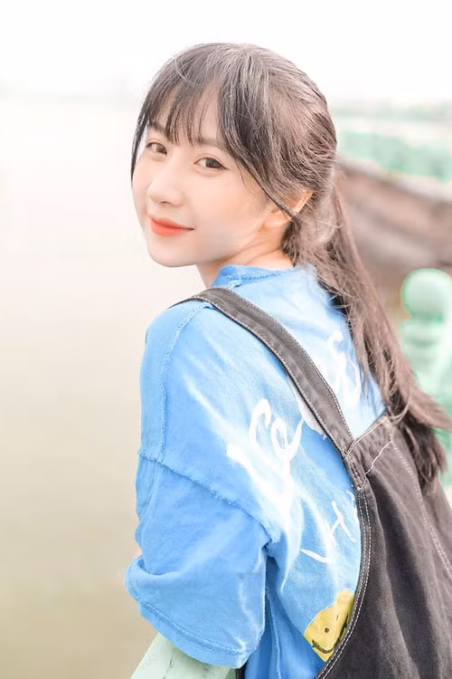 Trang cá nhân của Như Quỳnh thu hút một số lượng lớn người kết bạn, theo dõi nhờ nhan sắc của mình.