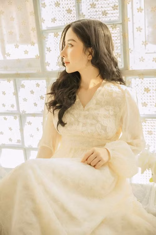 Ngoài ra, Như Quỳnh còn sở hữu một thân hình cân đối với chiều cao ấn tượng cùng số đo 3 vòng hoàn hảo nên cô bạn luôn tự tin trong mọi set đồ.