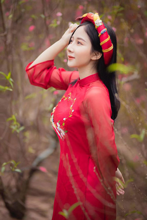 Như Quỳnh cho biết Ngành báo mang lại sự tự tin, năng động và sáng tạo để theo kịp và dẫn dầu xu hướng. Công việc này rất phù hợp với tính cách của Như Quỳnh nên cô quyết tâm theo đuổi nó.