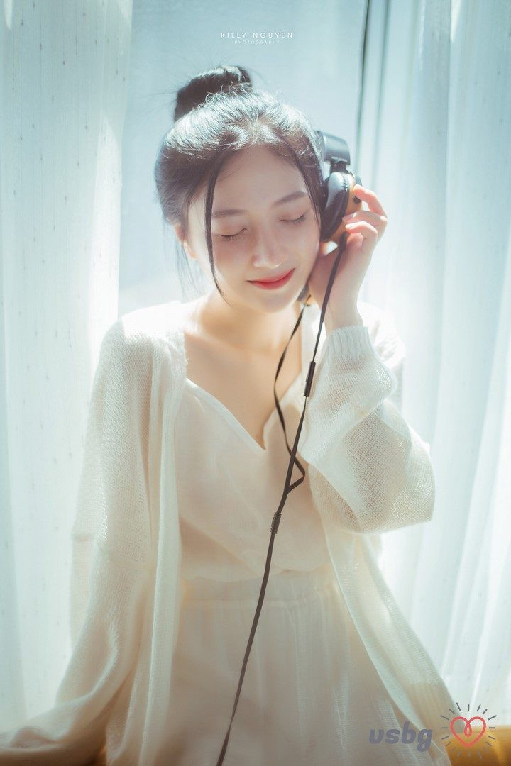 Khi những hình ảnh xinh đẹp của Như Quỳnh với góc nghiêng gương mặt siêu đẹp được chia sẻ rất nhiều trong các hội nhóm ngắm trai xinh, gái đẹp.