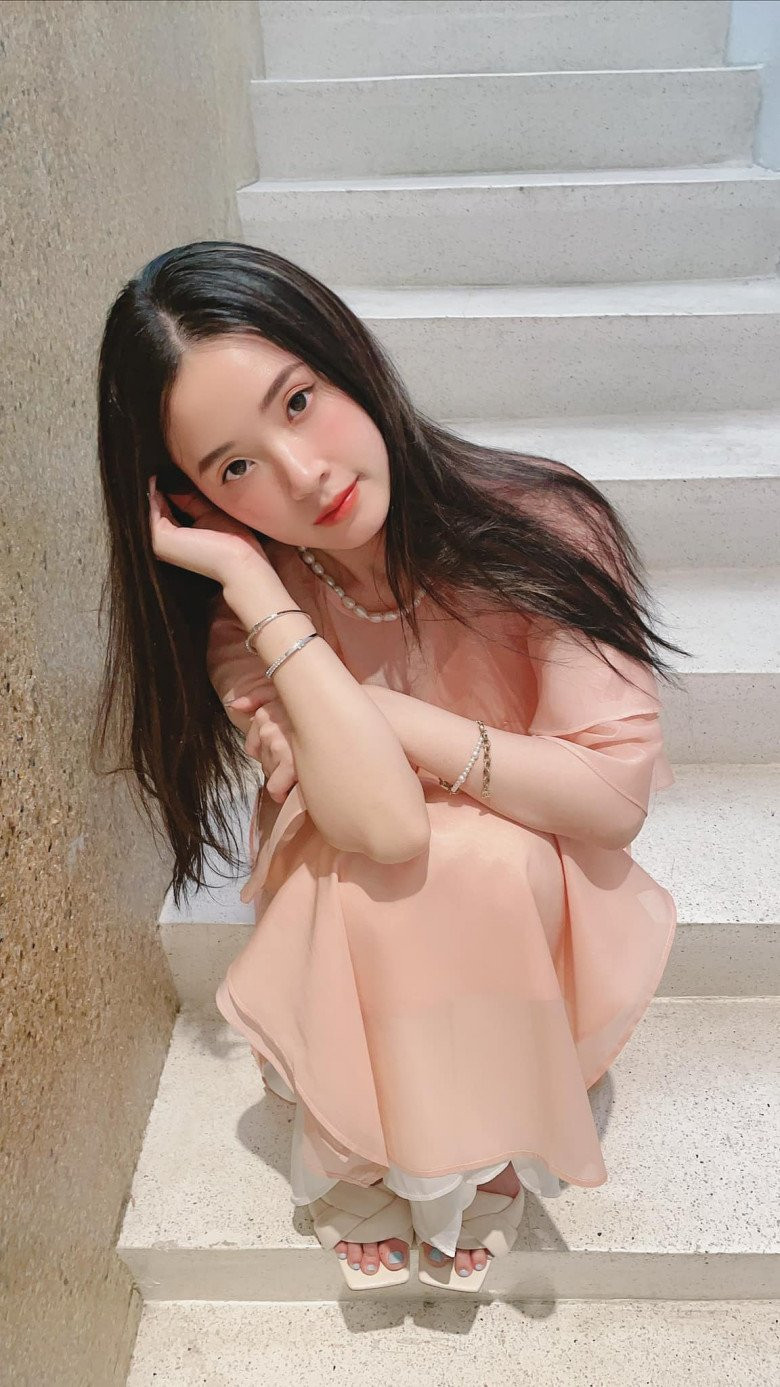 Với nhiều vai trò như vậy nên tùy vào từng hoàn cảnh mà Midu sẽ chọn phong cách trang điểm và ăn mặc sao cho phù hợp.