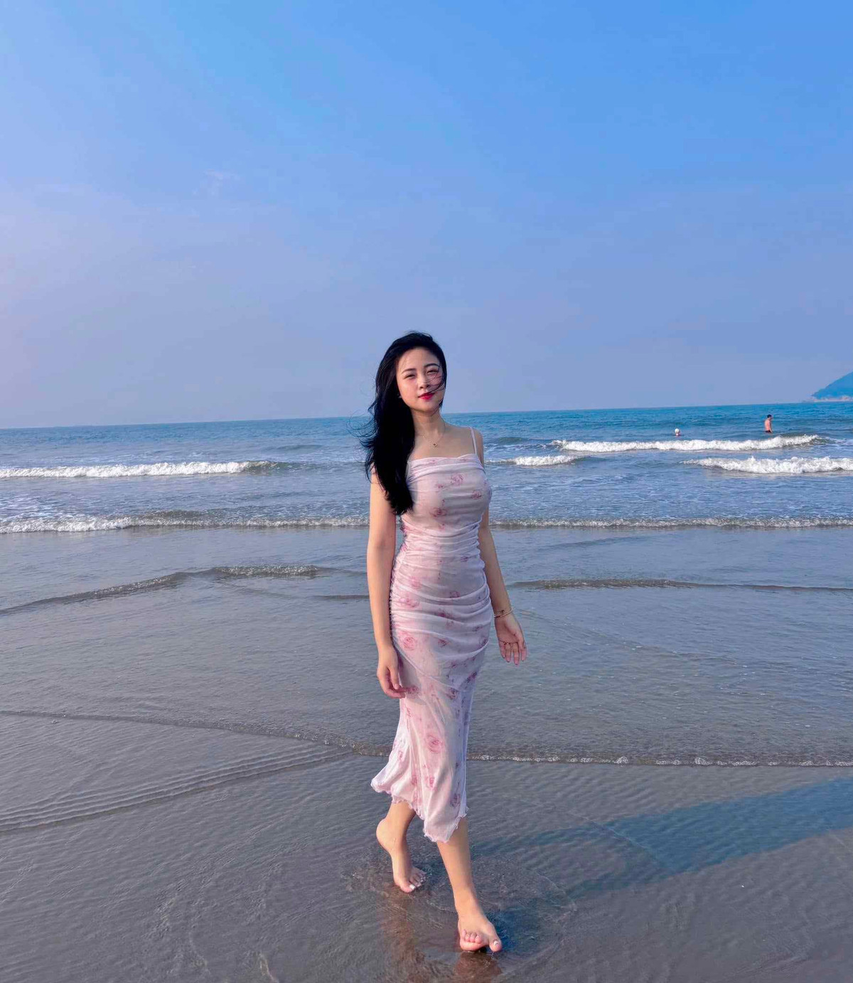 Mẹ bỉm hai con sở hữu nhan sắc ăn đứt các hot girl mạng