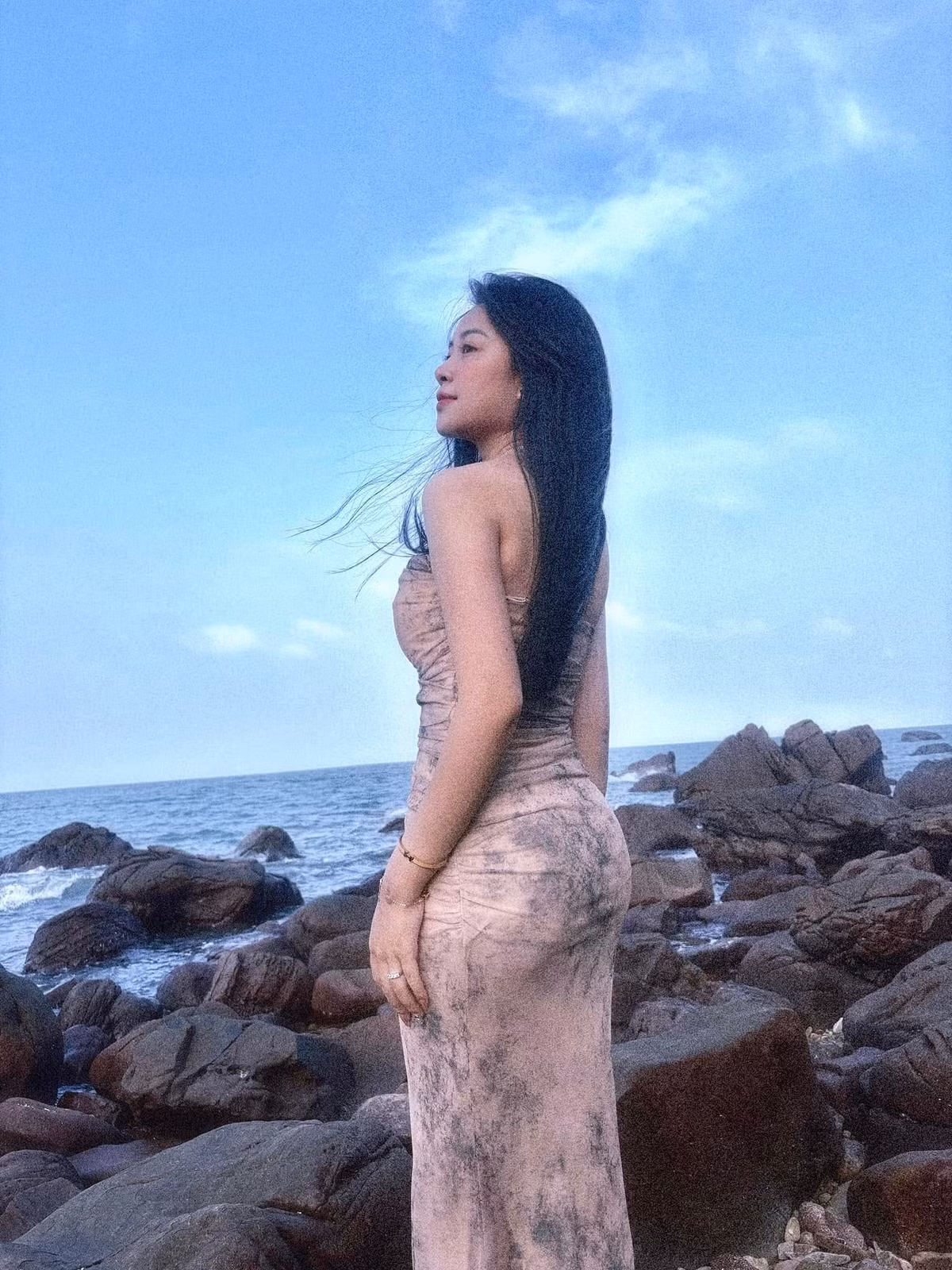 Chân dài cực phẩm, gương mặt nhỏ xinh đẹp, sau 5 năm về chung một nhà với Văn Đức, Nhật Linh ngày càng nhuận sắc