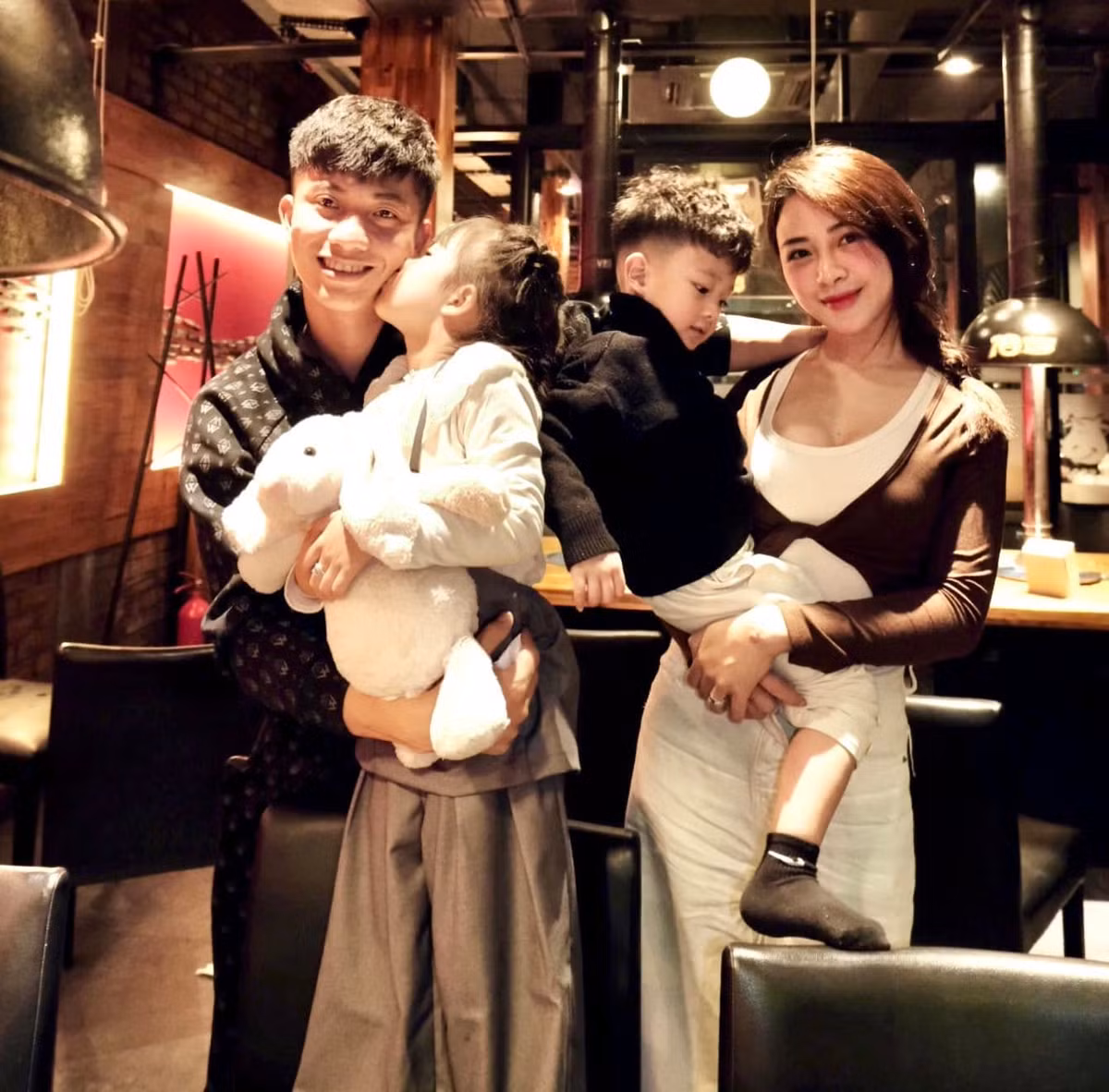 Nàng WAG Nhật Linh gây ấn tượng với nhan sắc xinh đẹp, vòng một cực phẩm đầy quyến rũ.