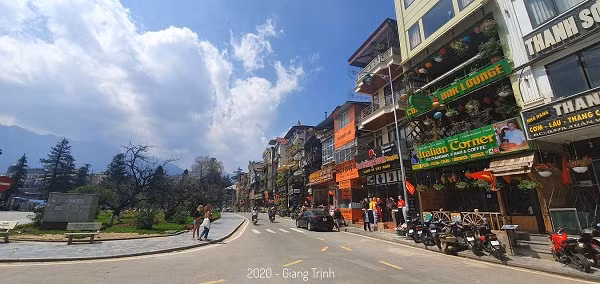 Chung cảnh với các điểm check-in là các nhà hàng, khách sạn ở Sa Pa, nơi thường xuyên đông đúc khách du lịch tập trung cũng đều ở trong tình trạng vắng vẻ.