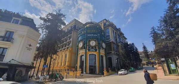 Cũng theo báo cáo ngày 7/3, cặp vợ chồng khách du lịch được xe Bệnh viện Đa khoa tỉnh Lào Cai đón về cách ly tại bệnh viện và xét nghiệm cho thấy cả 2 đều nhiễm Covid-19. Hiện, bệnh nhân nam sốt 38,3 độ C, không ho, không khó thở. Bệnh nhân nữ không sốt. Clip: Tình hình Covid-19 ngày 9/3: 109.838 ca nhiễm bệnh, 3.805 người tử vong trên thế giới - Nguồn: VTC Now