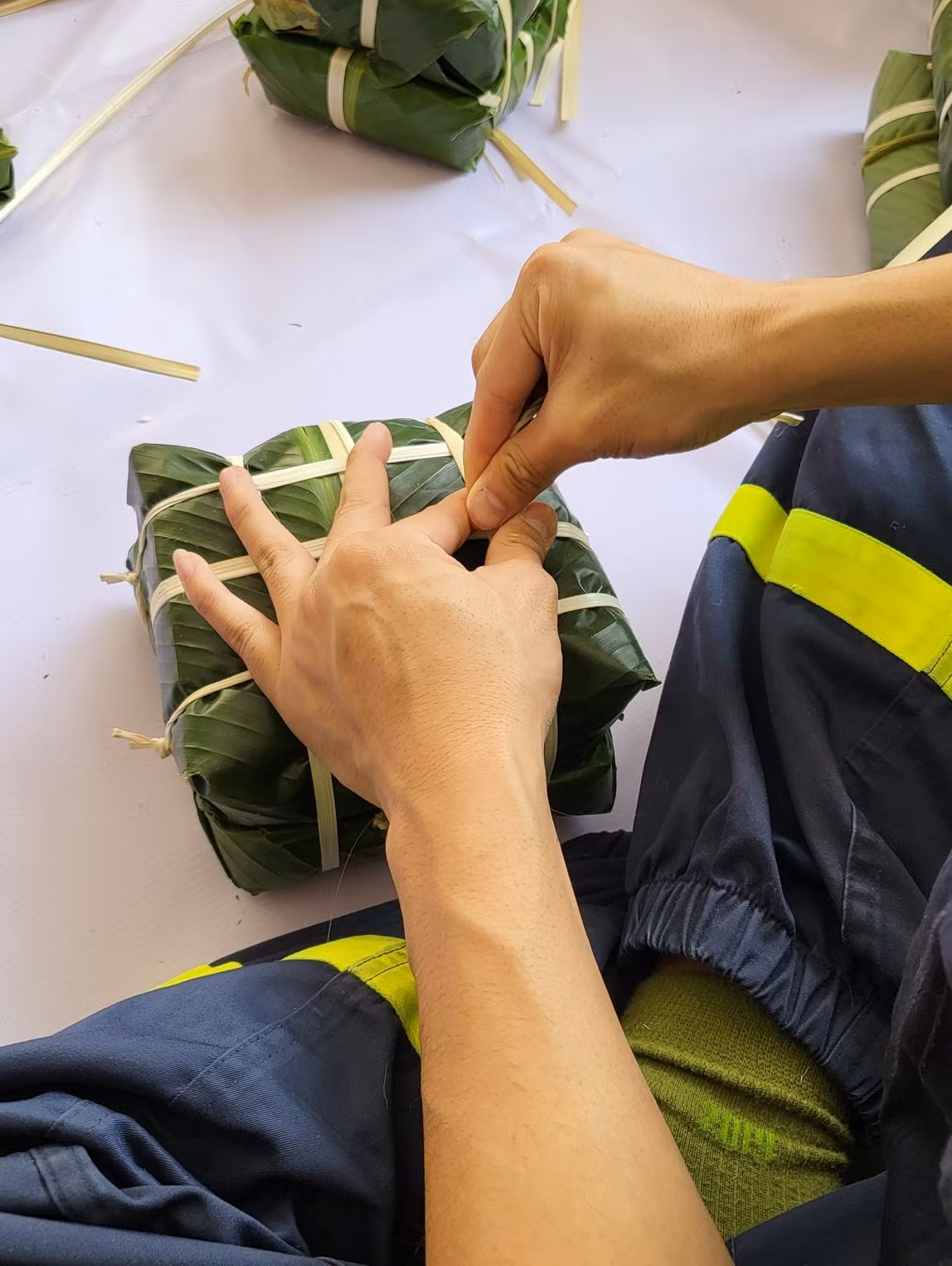 Ngoài ra, do tình hình dịch bệnh COVID-19 đang diễn biến rất phức tạp nên toàn thể CBCS đơn vị luôn được nhắc nhở tuân thủ đúng quy định phòng dịch, đeo khẩu trang, thường xuyên vệ sinh, rửa tay sạch sẽ." - Phó đội trưởng Phòng cháy chữa cháy và cứu nạn cứu hộ CAQ quận Bắc Từ Liêm cho biết thêm.