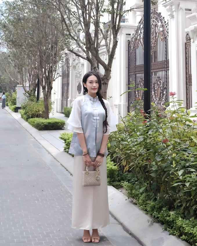 Nhiều người cho rằng kể từ khi lấy chồng Hải My đã thay đổi gu ăn mặc nền nã hơn, khác với vẻ nóng bỏng trước đây.