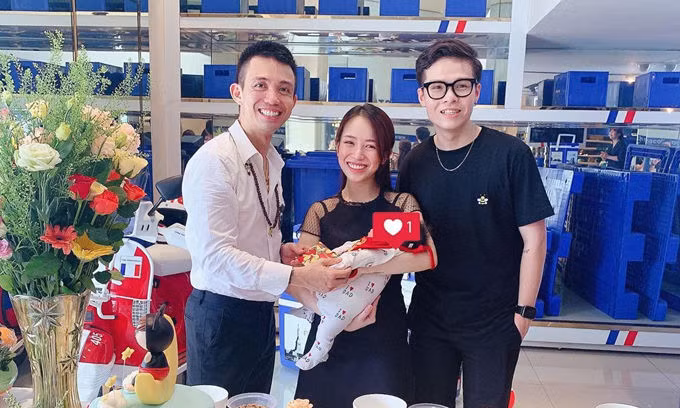 Sau khi kết hôn, được ít lâu, nữ rich kid nổi tiếng TP HCM đã hạ sinh bé gái đầu lòng có tên là Jayden Nguyễn Phạm (Tít) vào ngày 16/04/2020.