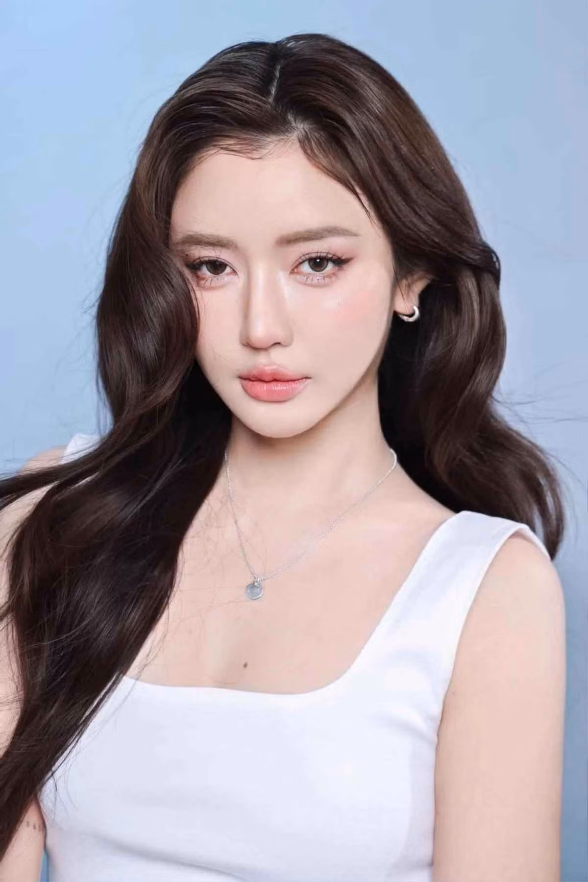 Không những vậy, phần môi trên của giọng ca Bùa yêu còn thay đổi kích thước, trở nên dày hơn so với cách đây vài tháng.