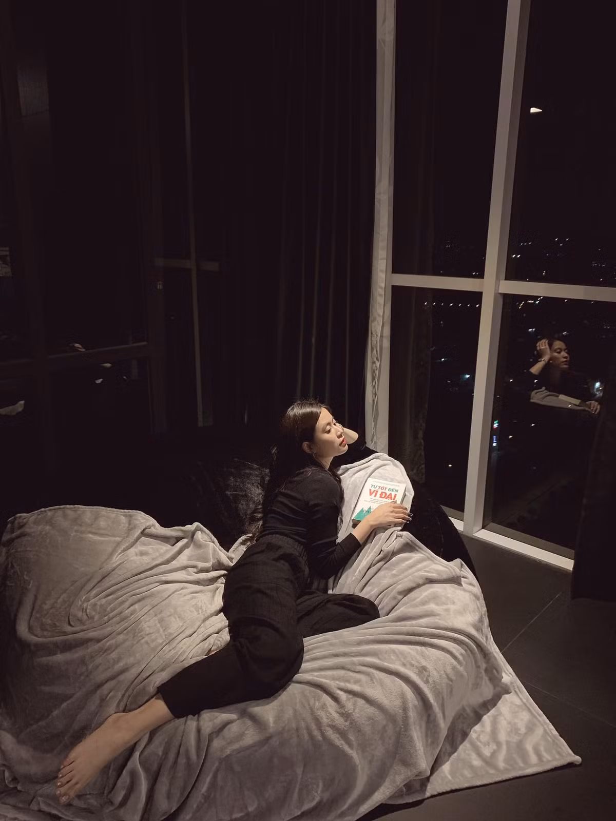 Hiện tại, sự việc Hoàng Thùy Linh bị đào bới quá khứ vẫn đang thu hút sự chú ý và chia sẻ chóng mặt trên mạng xã hội.