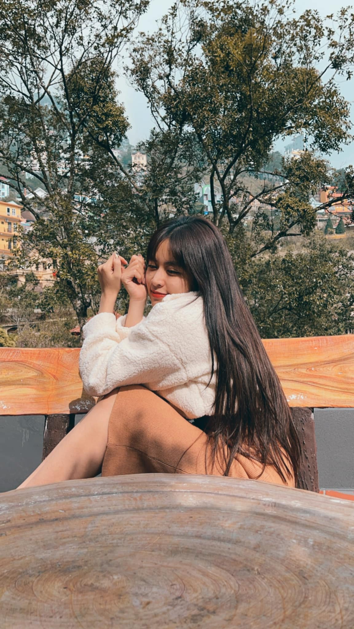 Dân tình cho rằng việc lôi lại quá khứ đáng quên của phụ nữ ra để bàn tán là không hay và đáng bị lên án. Đặc biệt hơn khi nữ chính bị đào bới chuyện cũ lại là một nghệ sĩ và nó làm ảnh hưởng tới hình ảnh ở hiện tại.