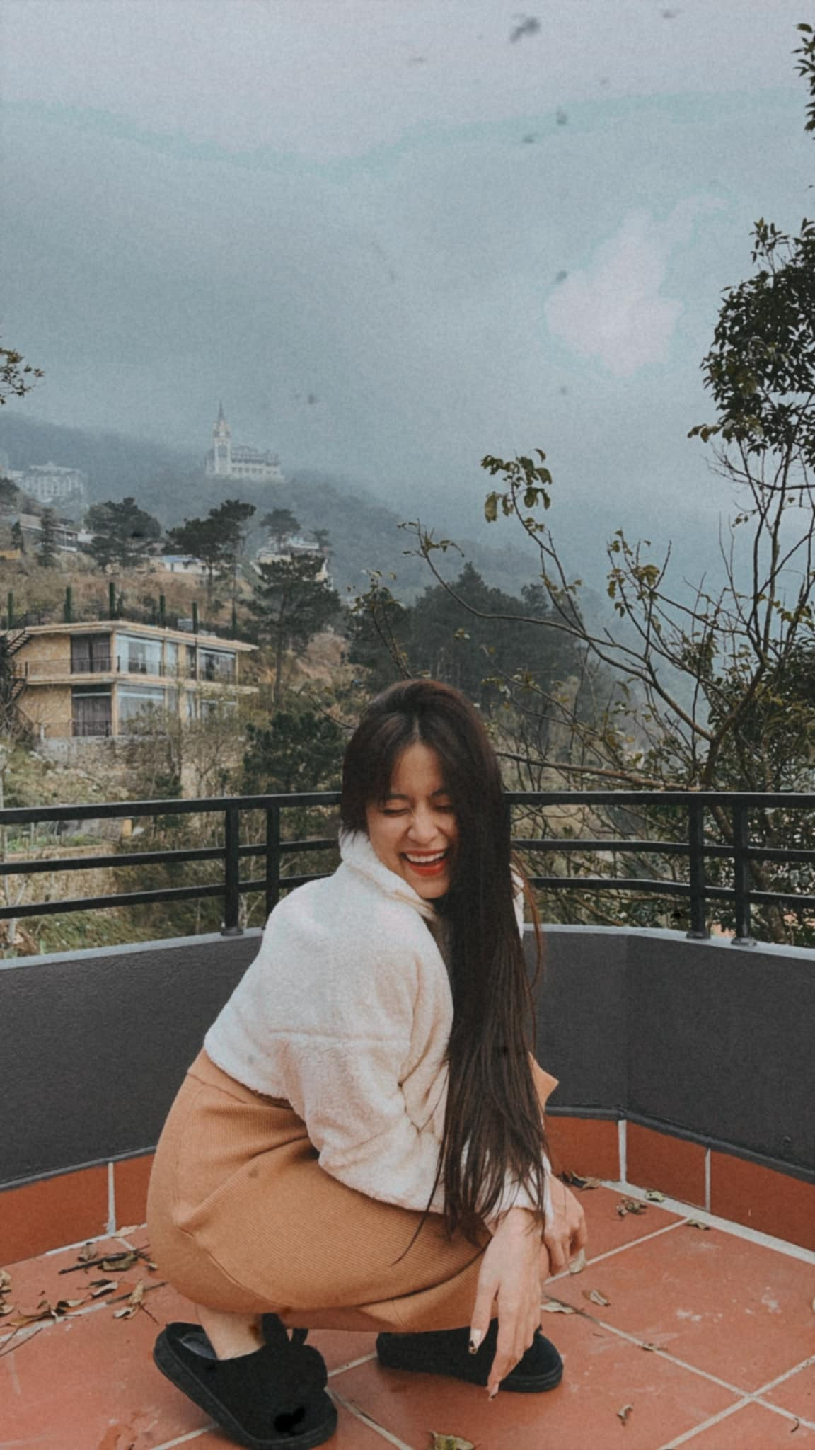 Khỏi phải nói, trước vô số lời bình luận nhạy cảm, không mấy tích cực hướng về Hoàng Thùy Linh đa số dư luận đều bày tỏ sự phẫn nộ và chỉ trích.